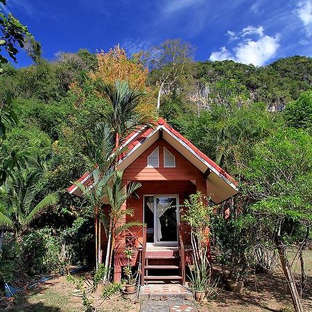 Langu Phupha Resort Satun Exterior photo