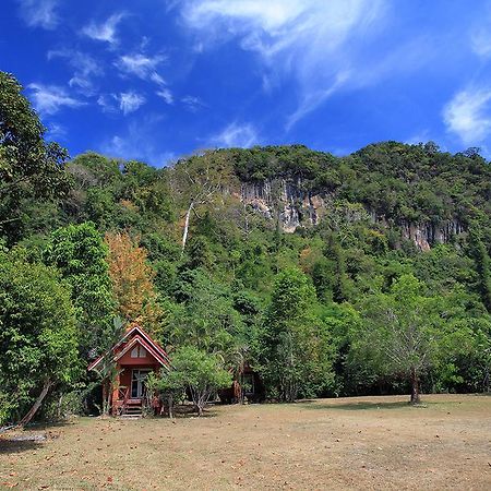 Langu Phupha Resort Satun Exterior photo