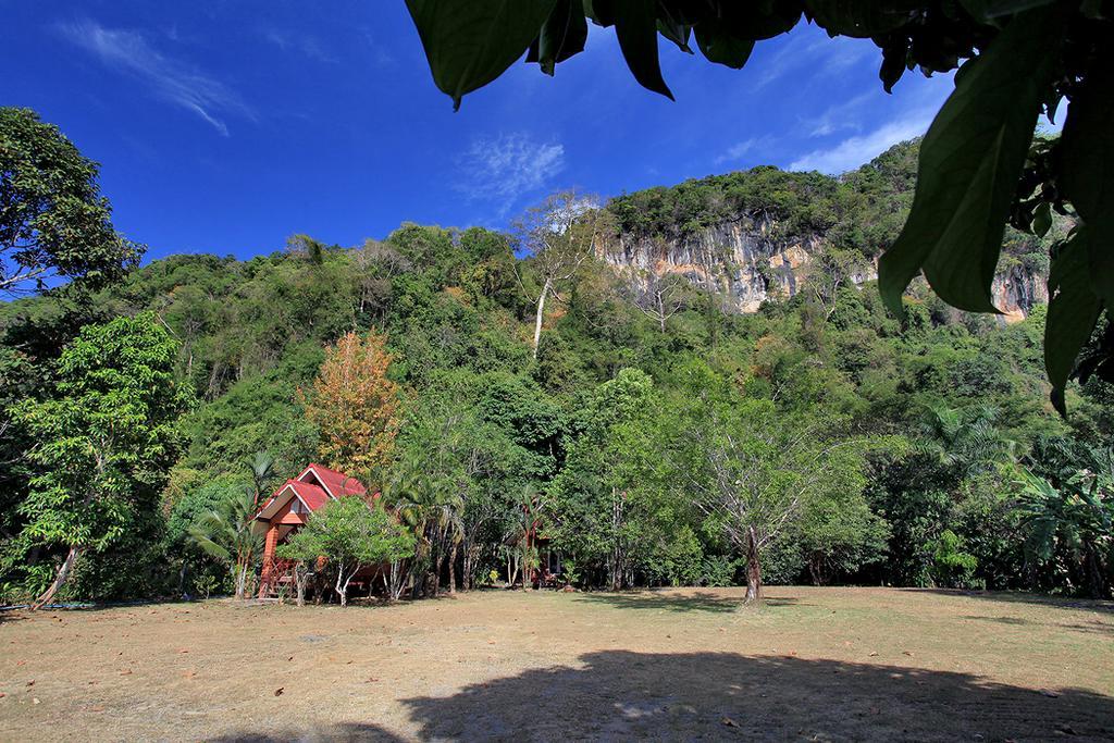 Langu Phupha Resort Satun Exterior photo