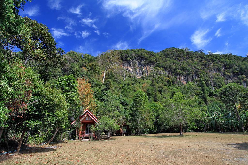 Langu Phupha Resort Satun Exterior photo