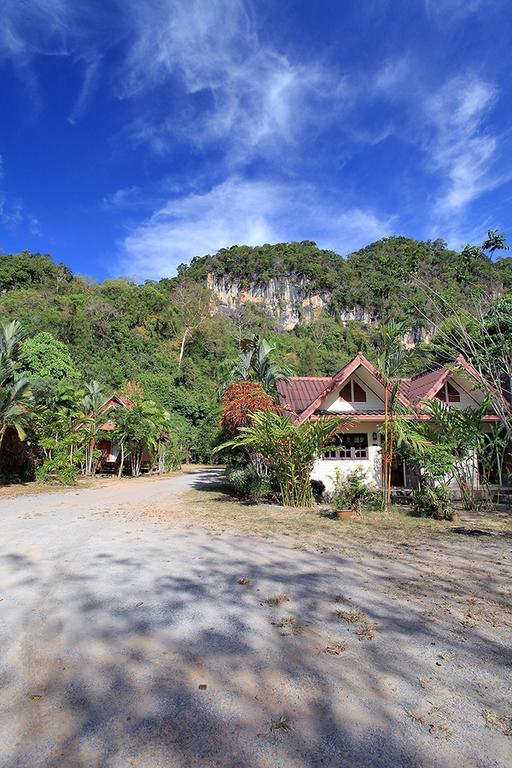 Langu Phupha Resort Satun Exterior photo